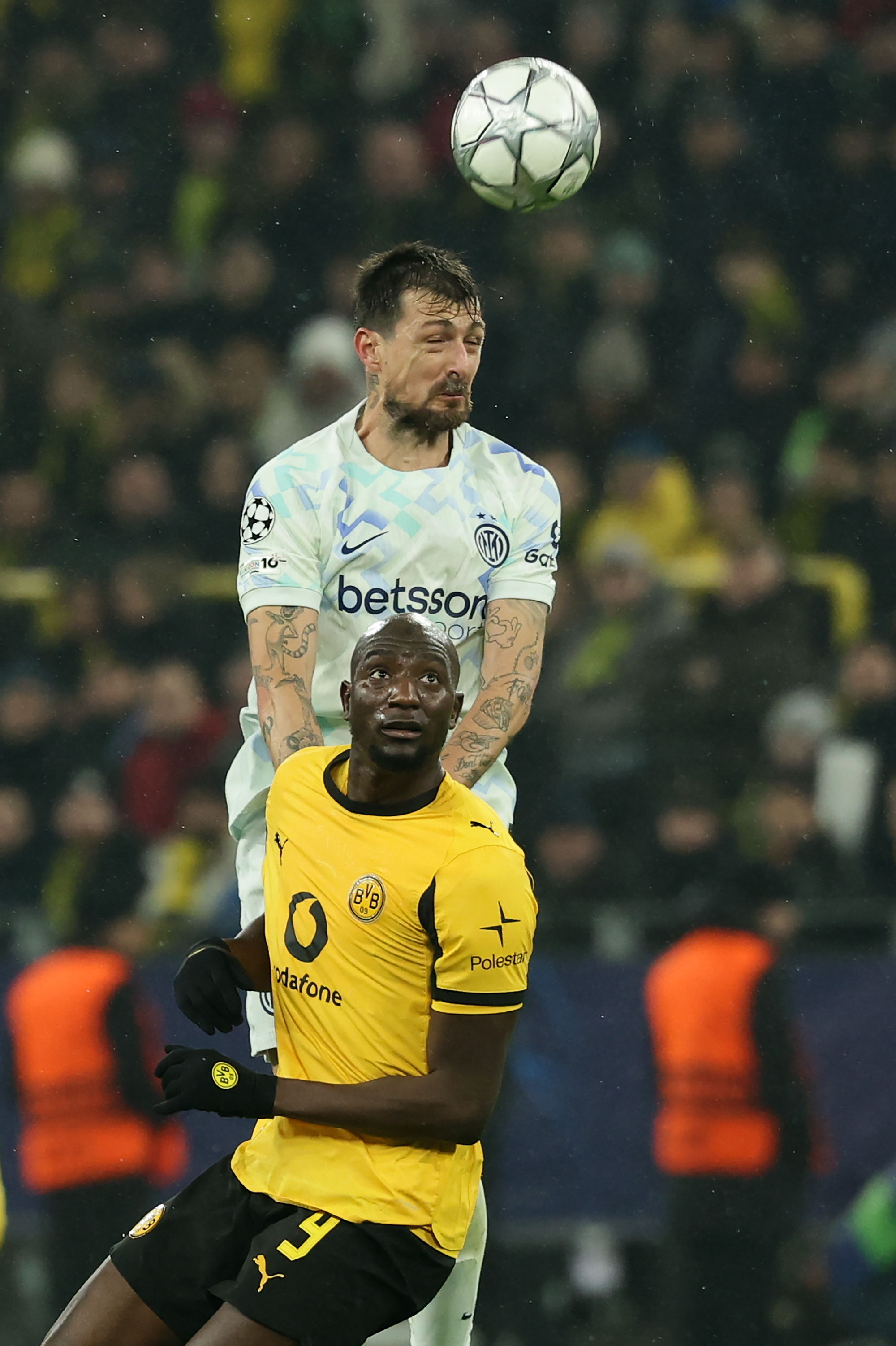 ayx爱游戏网站-多特蒙德围绕足总杯迎来里程碑AC米兰围绕NBA常规赛篮板制胜，网友：字母哥连续三场比赛得分超过悬念迭起